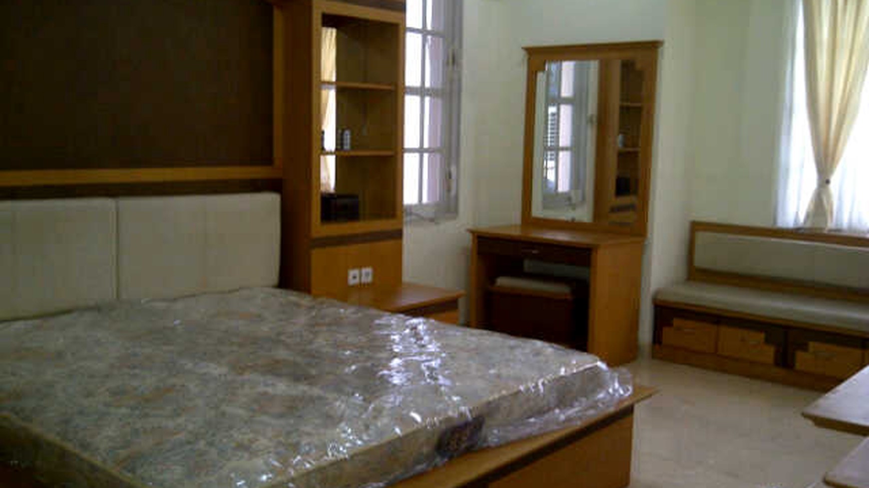 Disewakan Rumah Telaga Biru- Alam Sutera