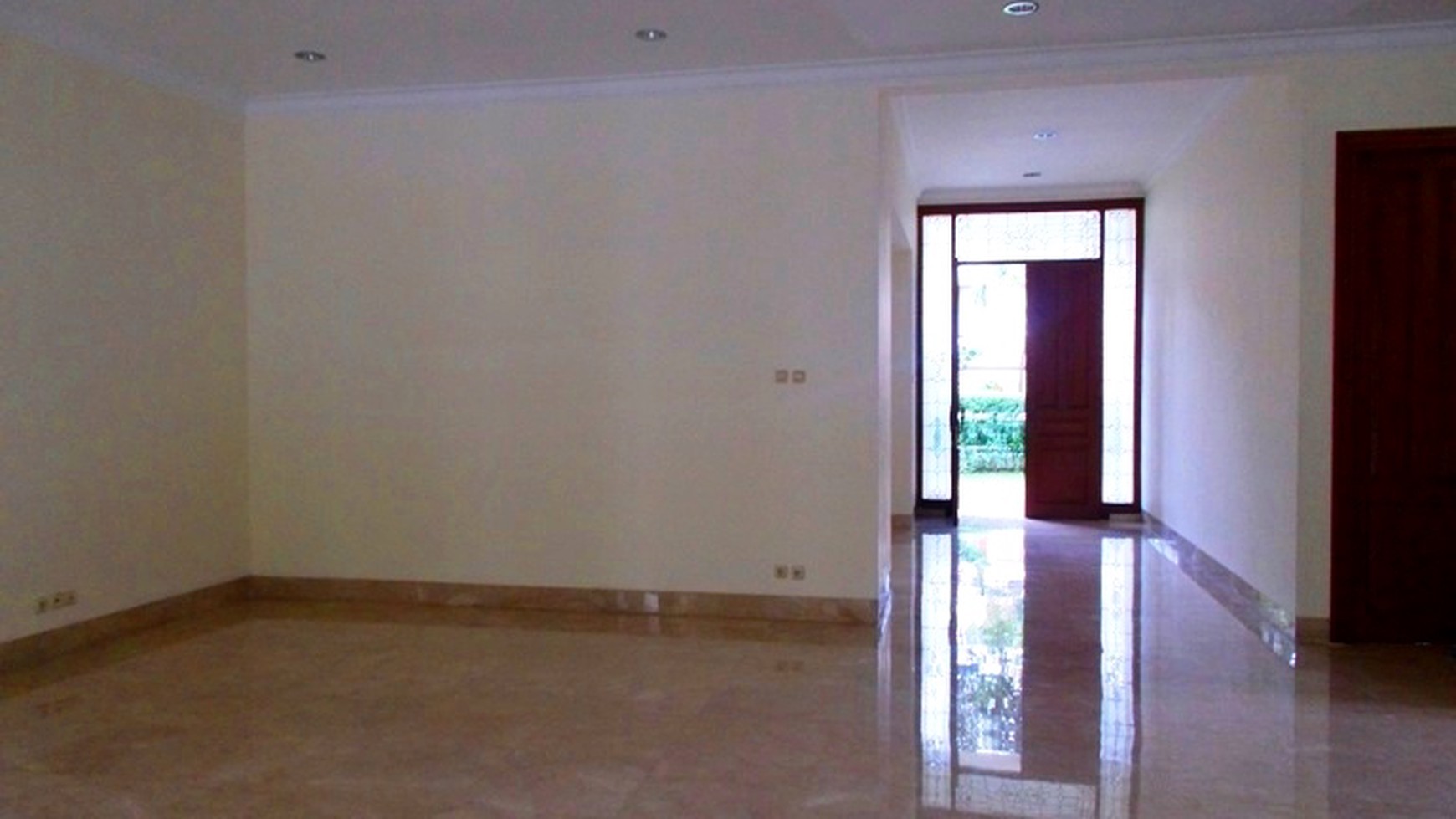 Newly Renovated...Very Quiet & Secure area... Nice Garden & Pool....in the Compound..