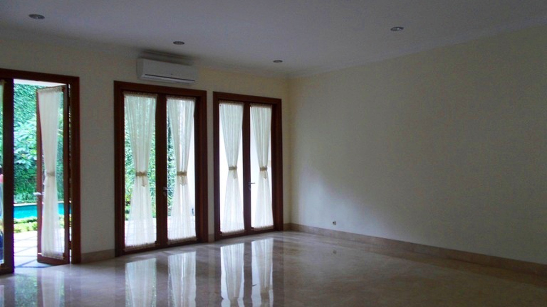 Newly Renovated...Very Quiet & Secure area... Nice Garden & Pool....in the Compound..