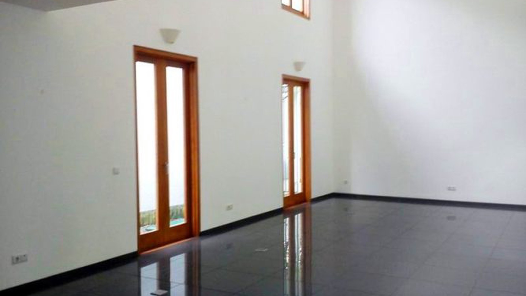 Modern Tropical style...Big garden & Pool...Quiet area...