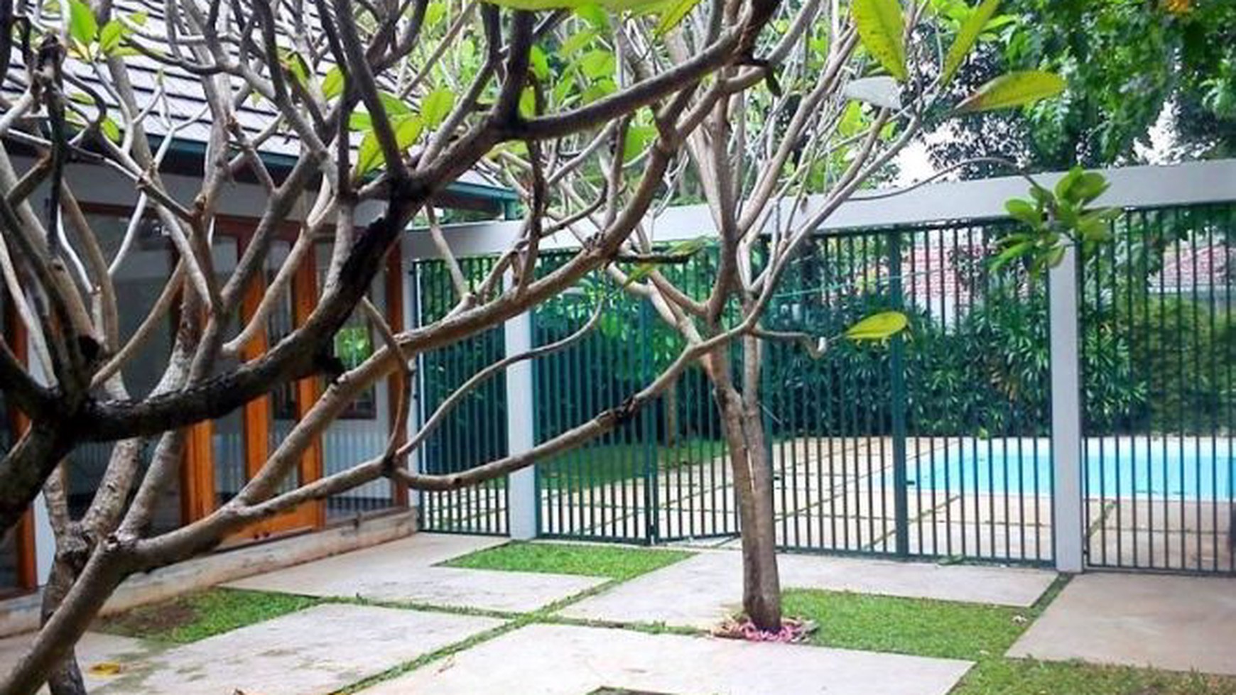 Modern Tropical style...Big garden & Pool...Quiet area...