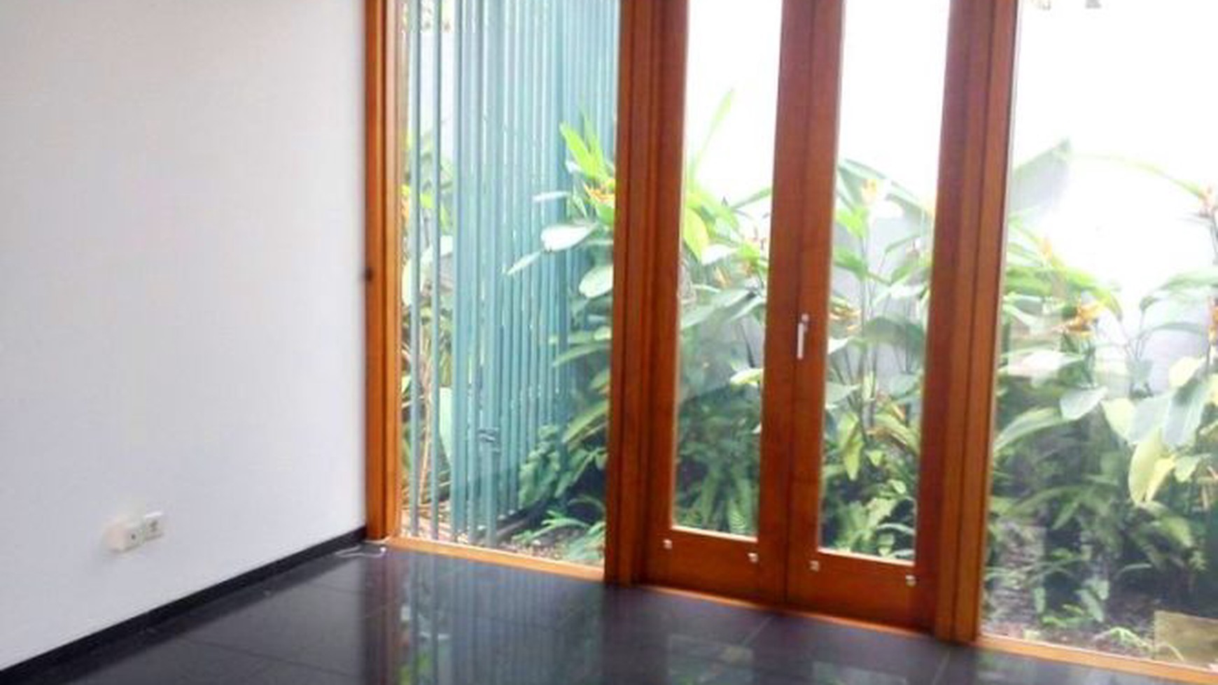 Modern Tropical style...Big garden & Pool...Quiet area...