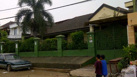 A large house in Jl Sandratex - Ciputat