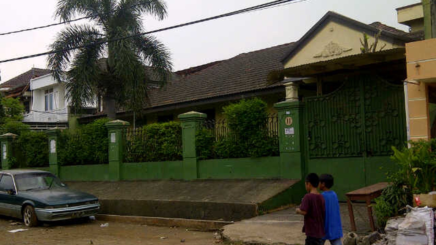 A large house in Jl Sandratex - Ciputat