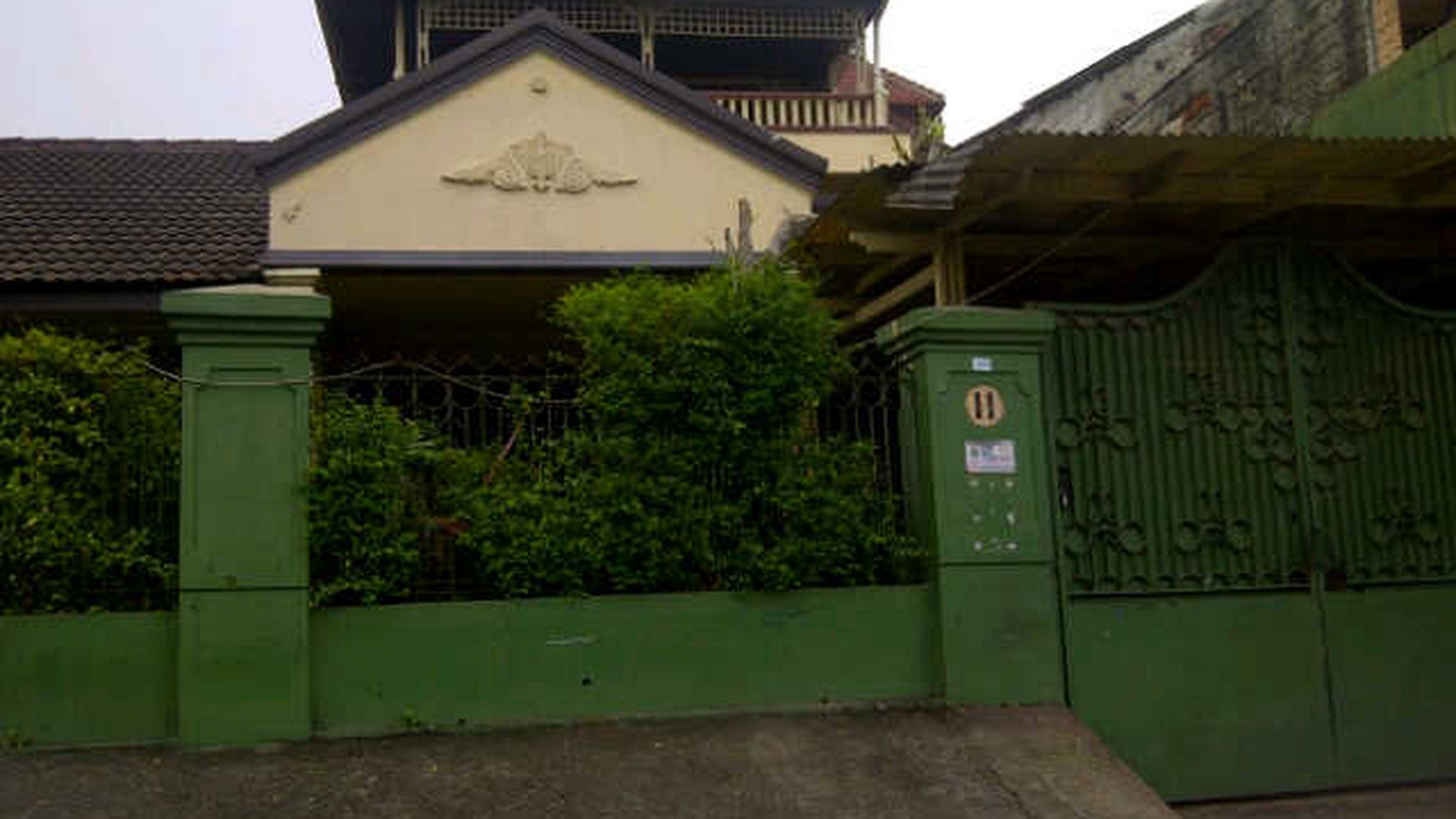 A large house in Jl Sandratex - Ciputat