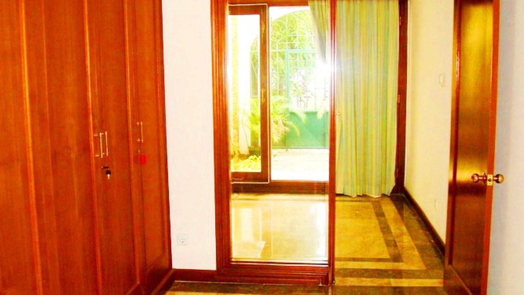 Prime & Quiet area... Park View...Ready...