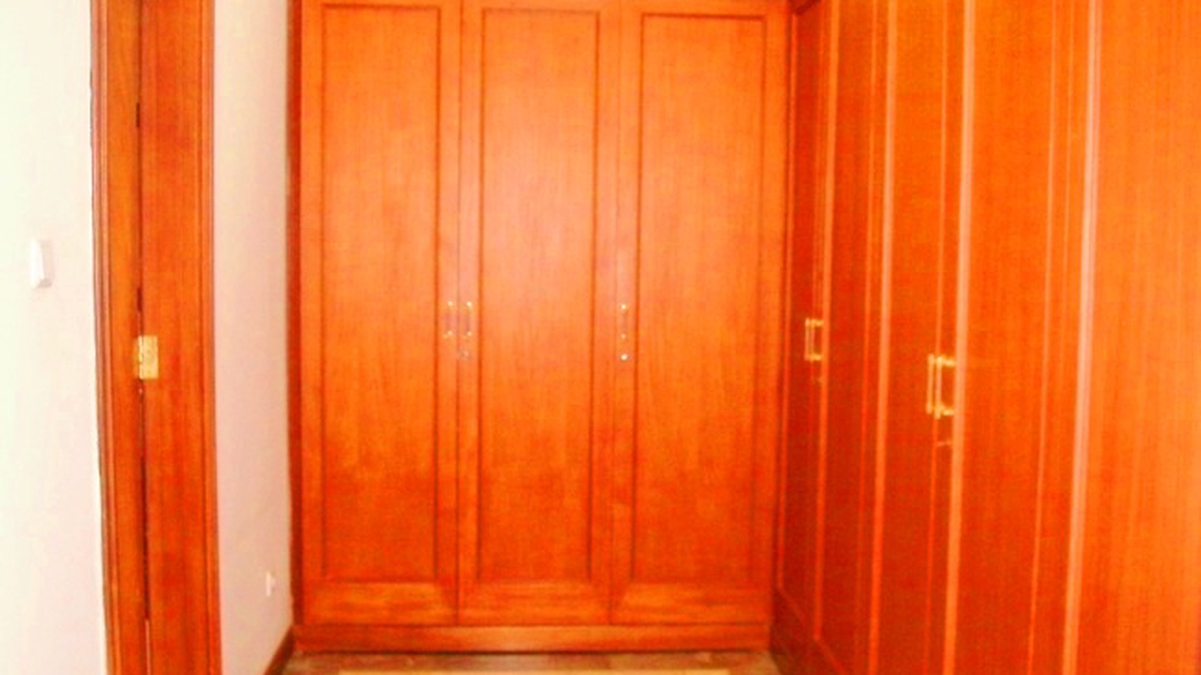 Prime & Quiet area... Park View...Ready...