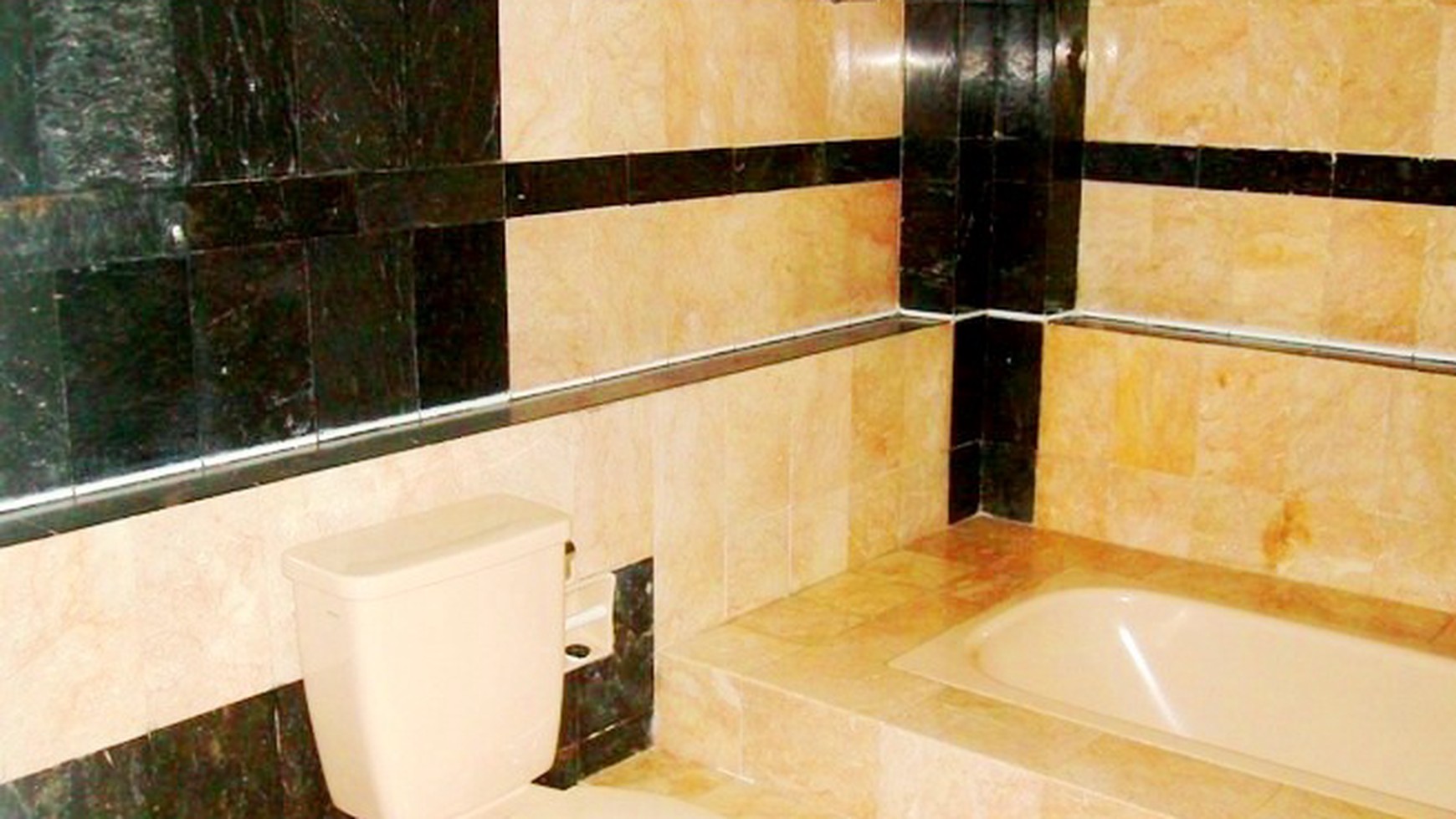 Prime & Quiet area... Park View...Ready...