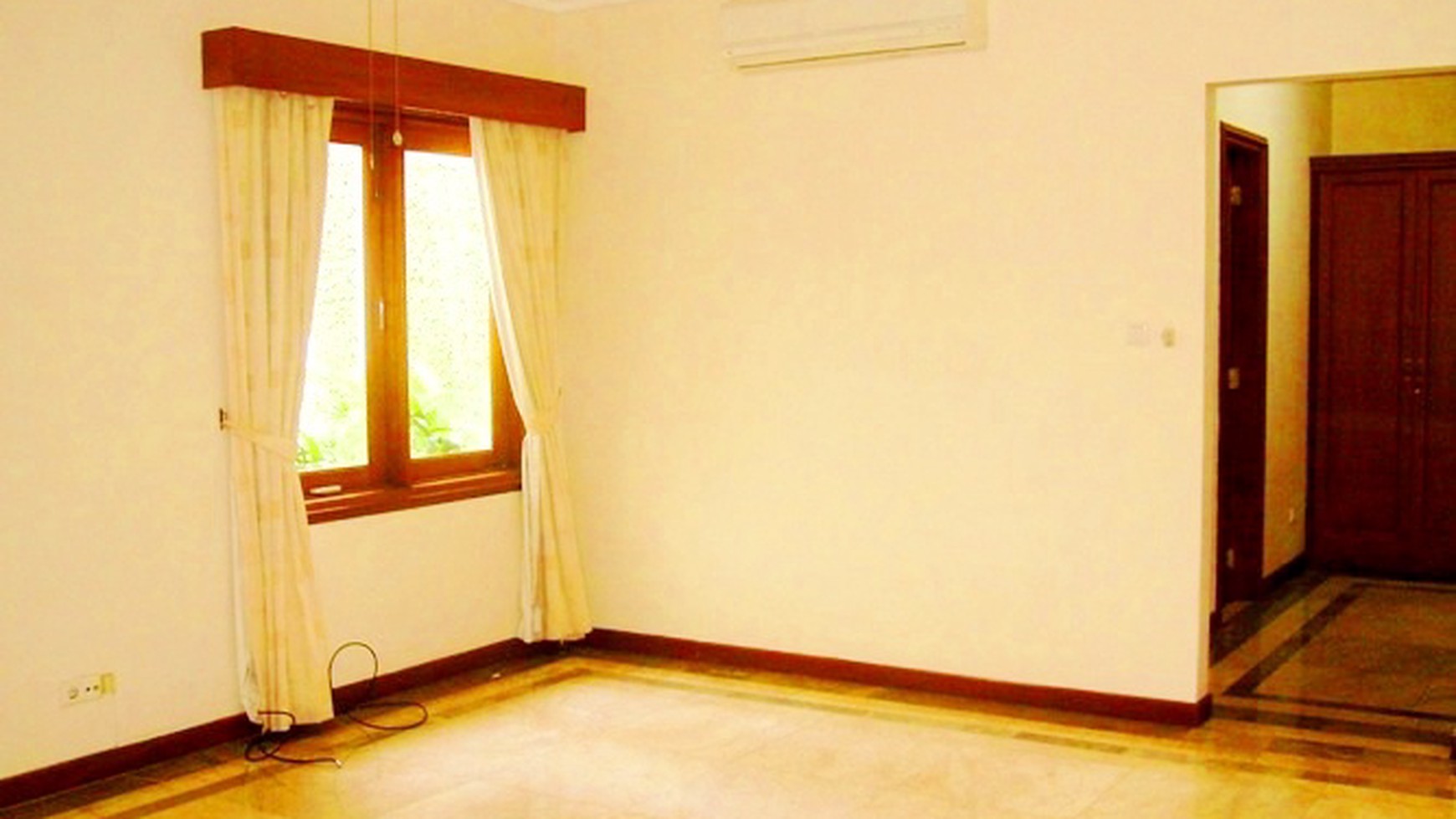 Prime & Quiet area... Park View...Ready...