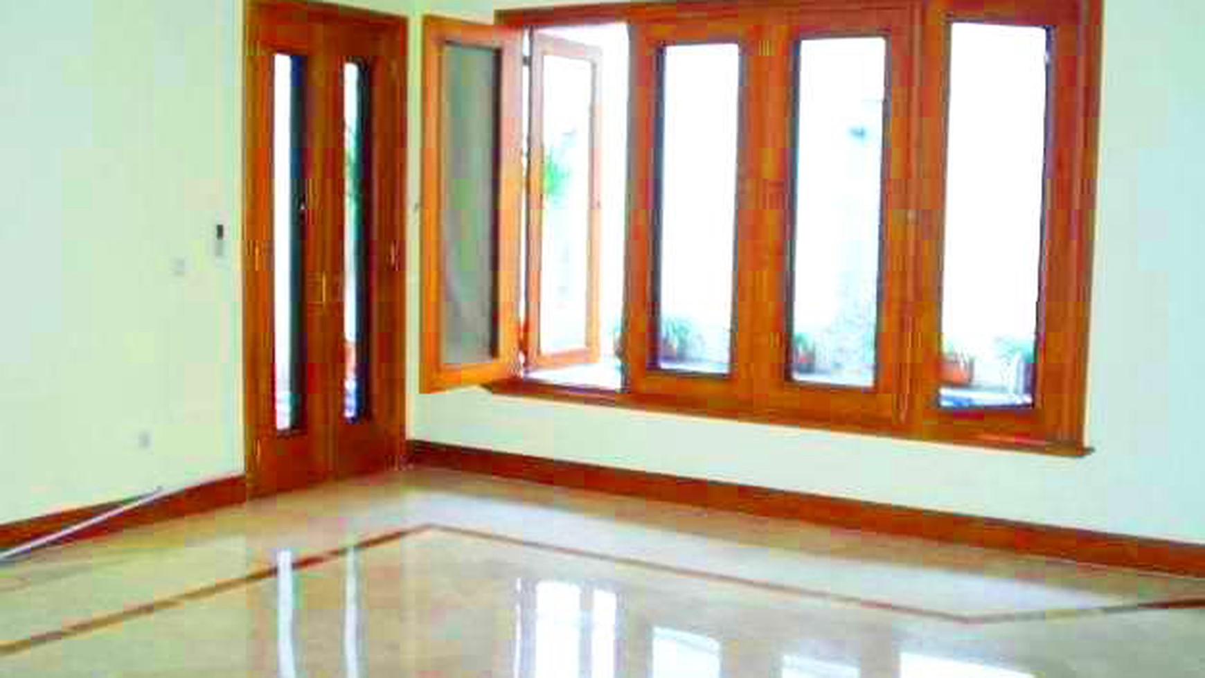 Newly...Classic Style...Quiet Area...Nice Garden & Pool..