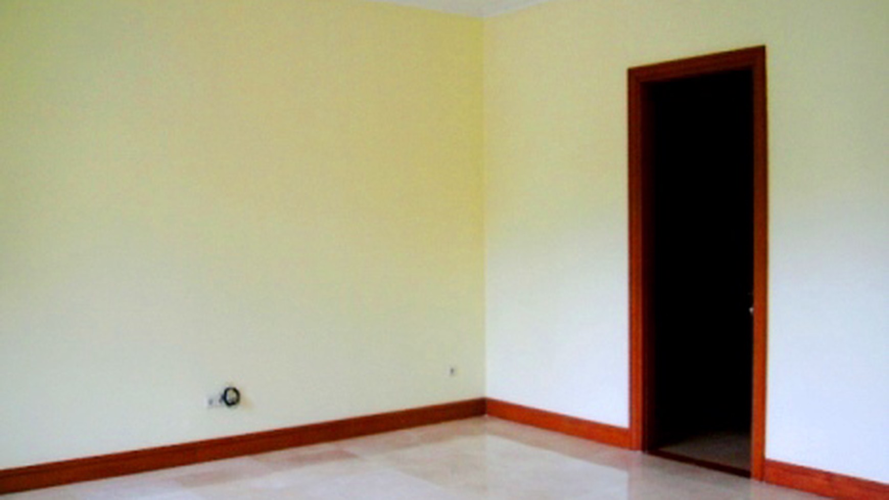 Newly...Classic Style...Quiet Area...Nice Garden & Pool..