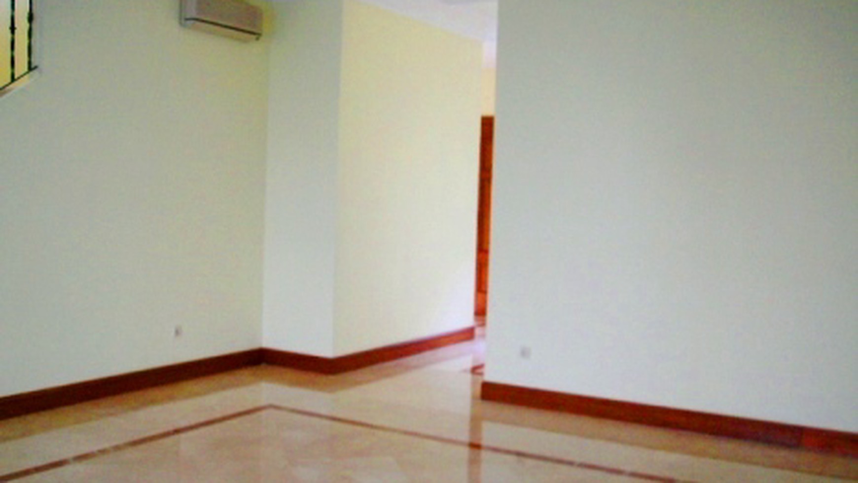 Newly...Classic Style...Quiet Area...Nice Garden & Pool..