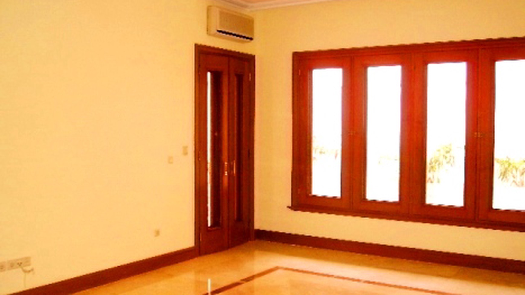 Newly...Classic Style...Quiet Area...Nice Garden & Pool..