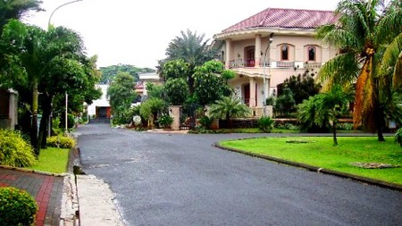 Newly...Classic Style...Quiet Area...Nice Garden & Pool..