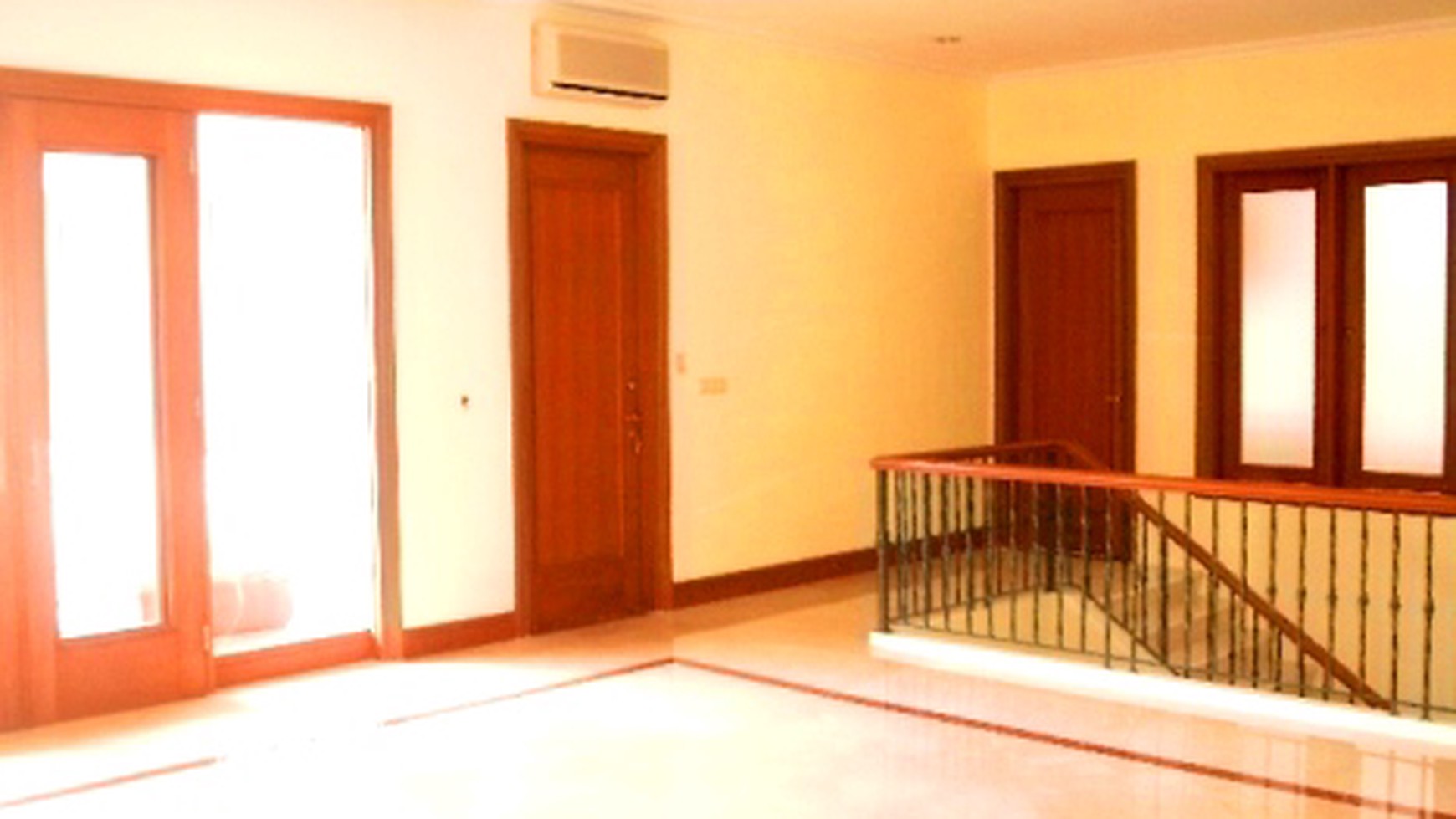 Newly...Classic Style...Quiet Area...Nice Garden & Pool..