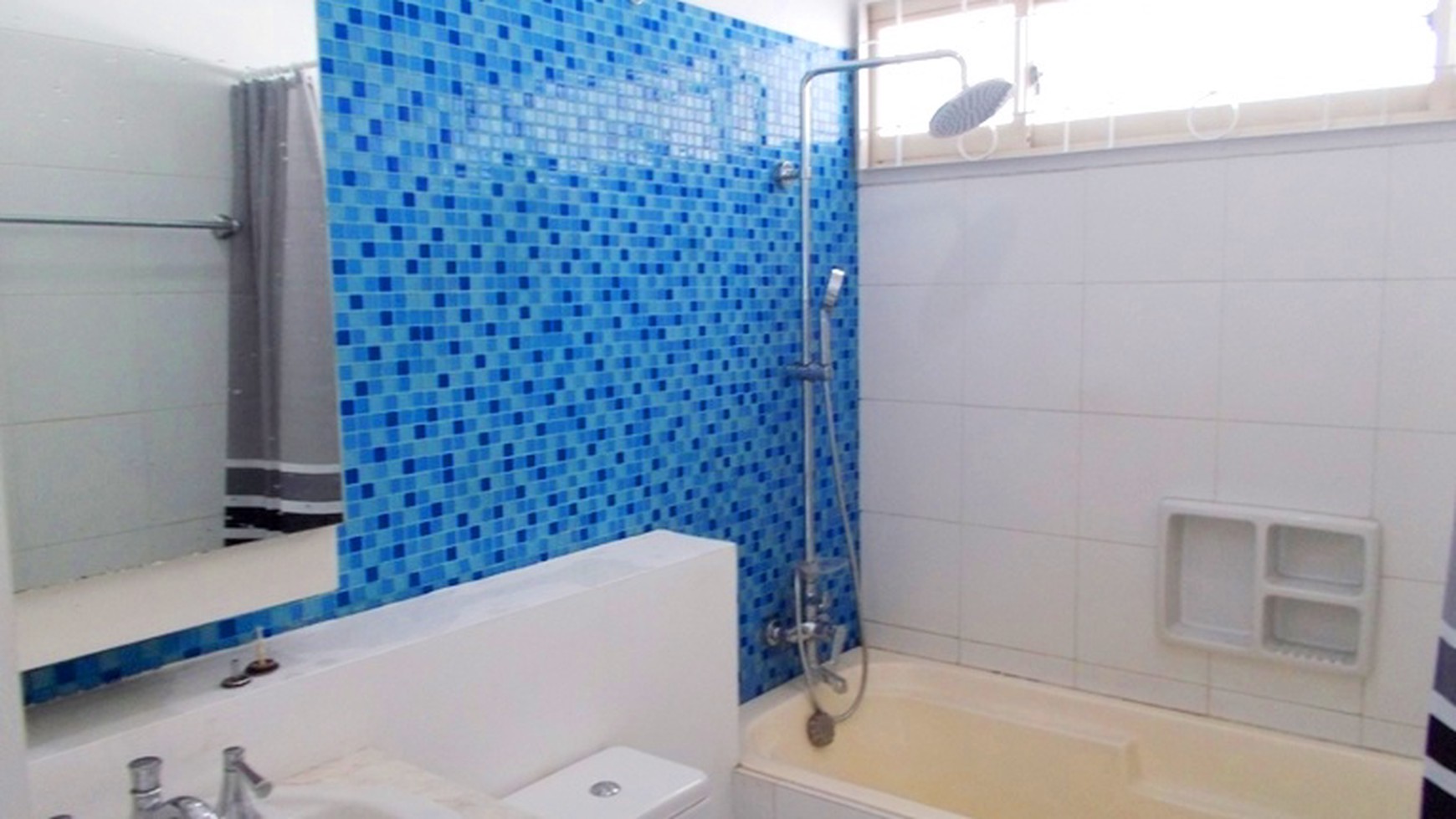 Big House... Nice Garden... Close to JIS...