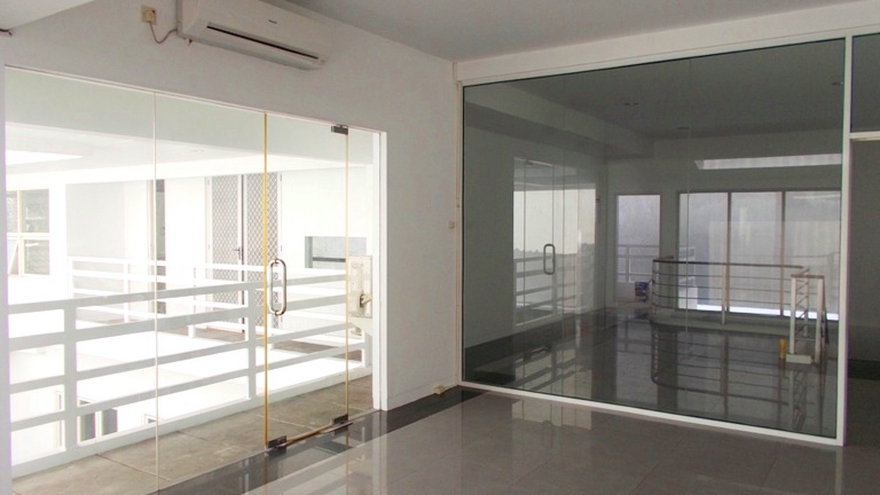 Big House... Nice Garden... Close to JIS...