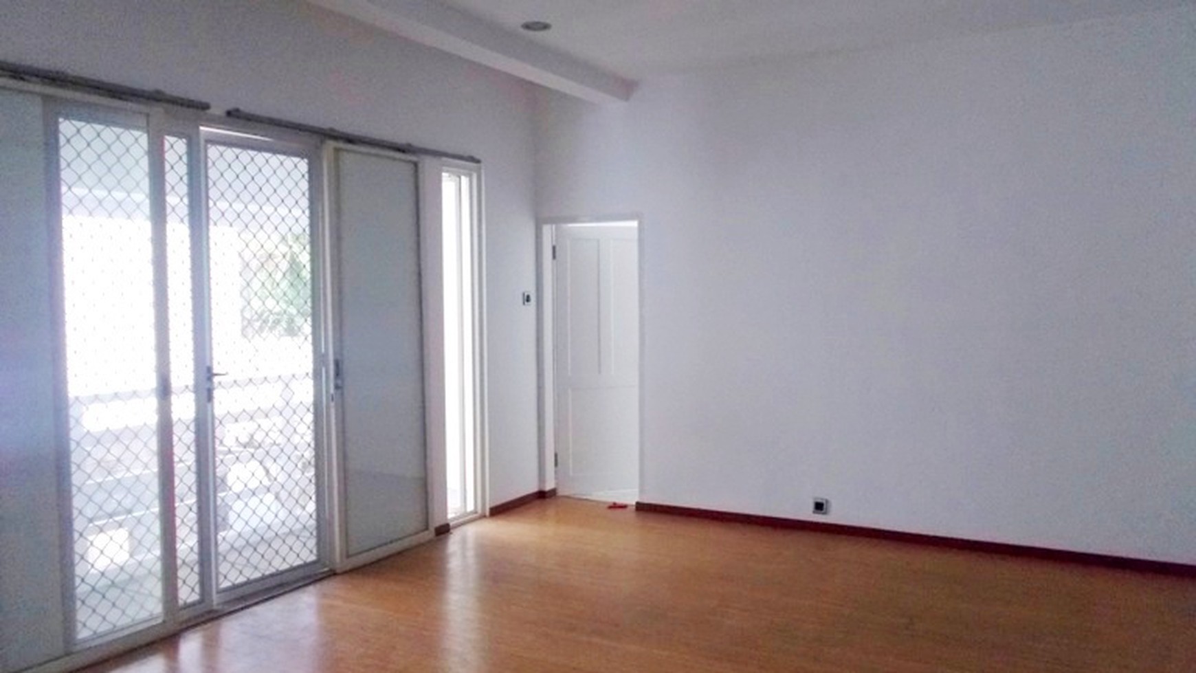 Big House... Nice Garden... Close to JIS...