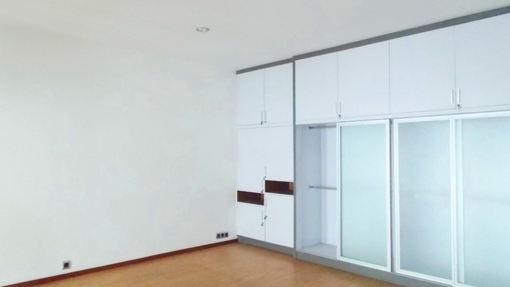 Big House... Nice Garden... Close to JIS...