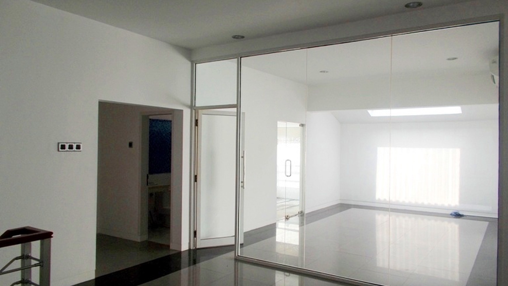 Big House... Nice Garden... Close to JIS...