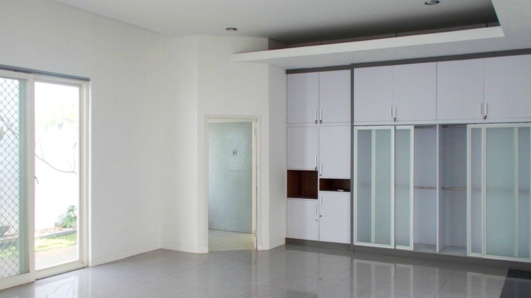 Big House... Nice Garden... Close to JIS...