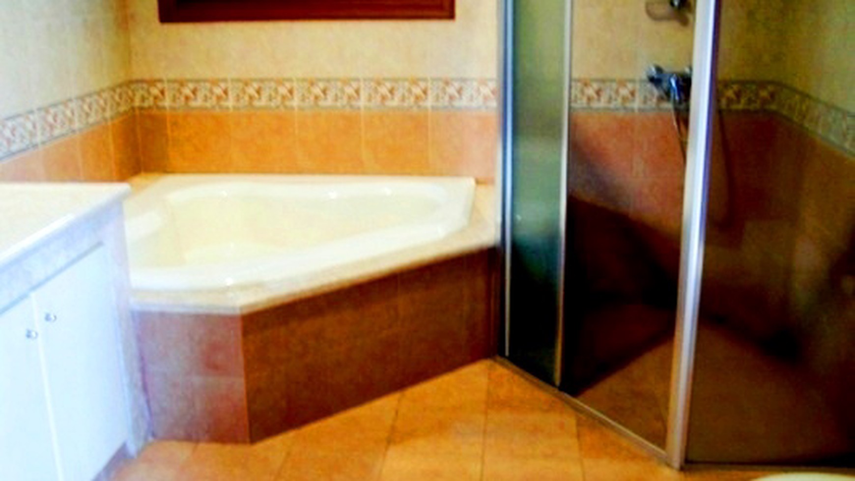 Nice Garden & pool... Close To JIS..