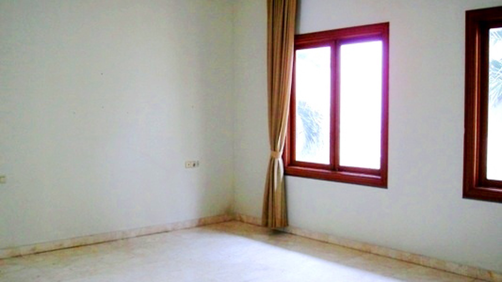 Nice Garden & pool... Close To JIS..