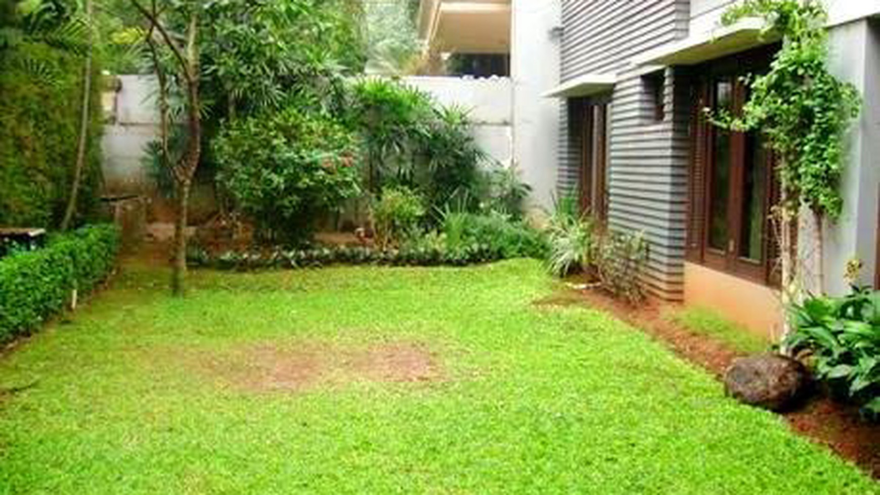 Very Nice House...Nice Garden & Pool...Close to Senayan/Sudirman.