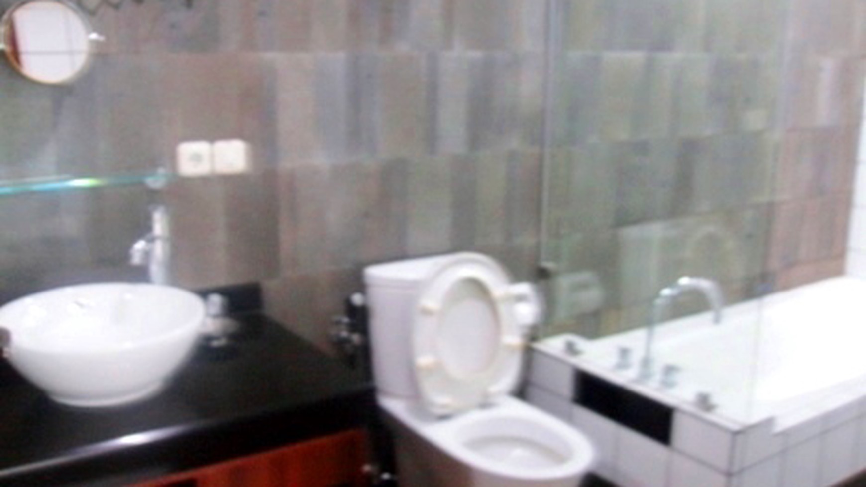 Very Nice House...Nice Garden & Pool...Close to Senayan/Sudirman.