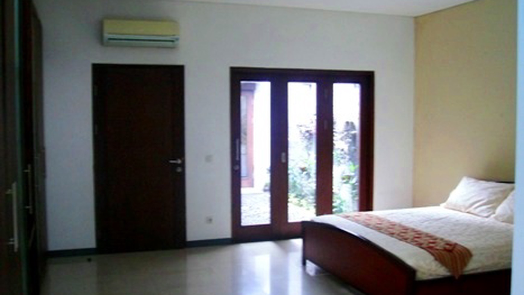 Very Nice House...Nice Garden & Pool...Close to Senayan/Sudirman.