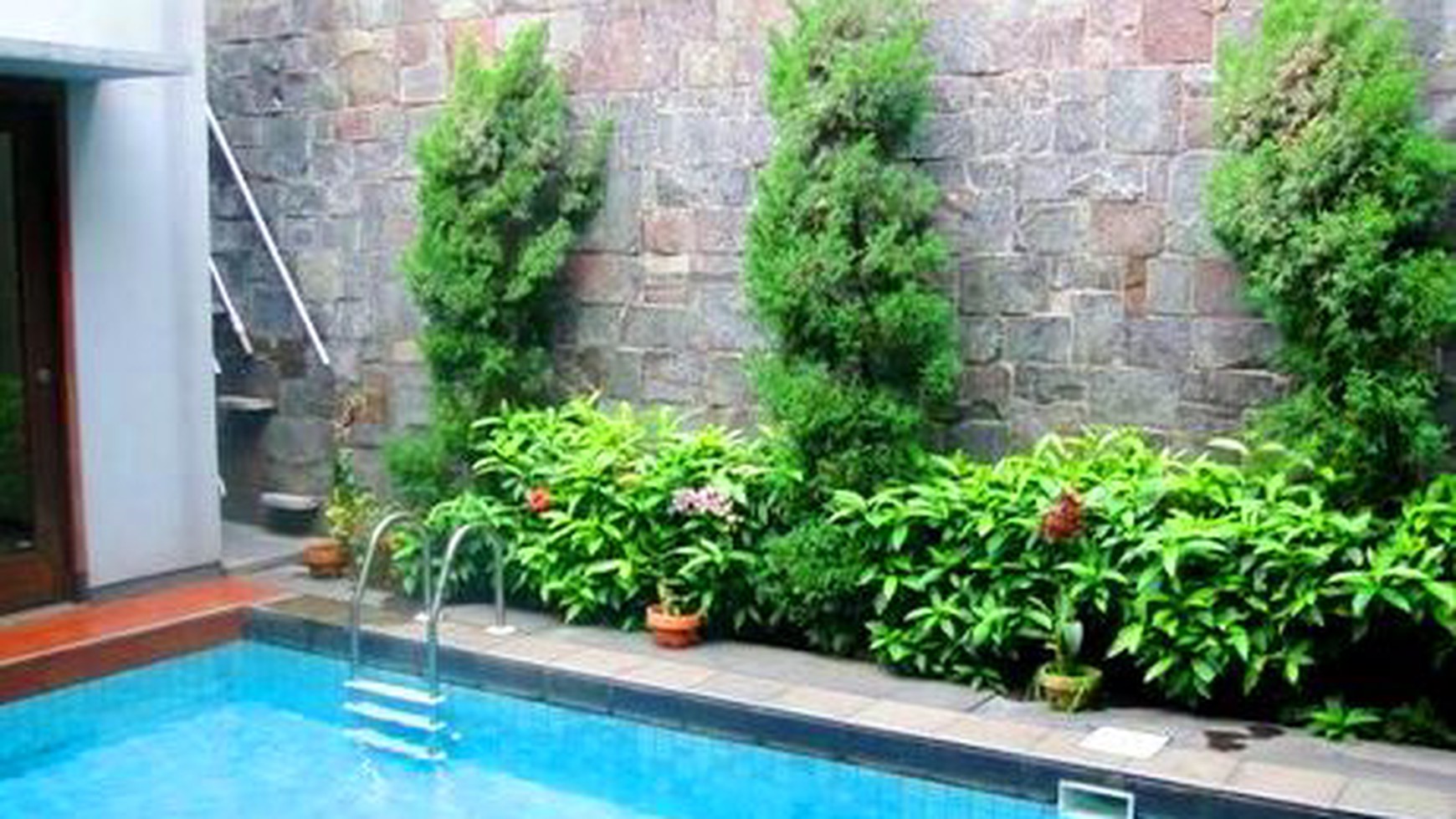 Very Nice House...Nice Garden & Pool...Close to Senayan/Sudirman.