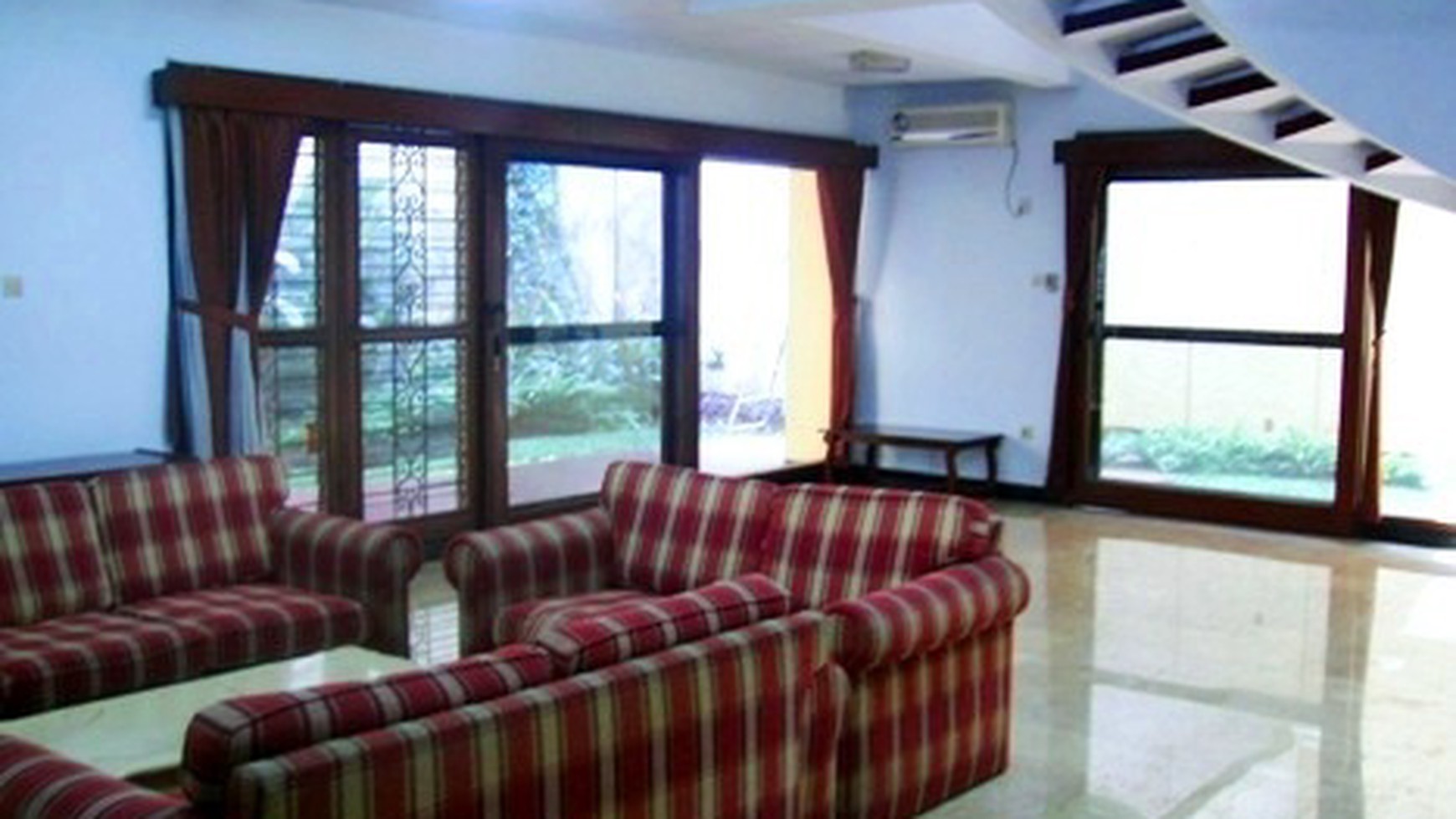 Nice Garden & Pool.... Classic Style....Close to Senayan/Sudirman