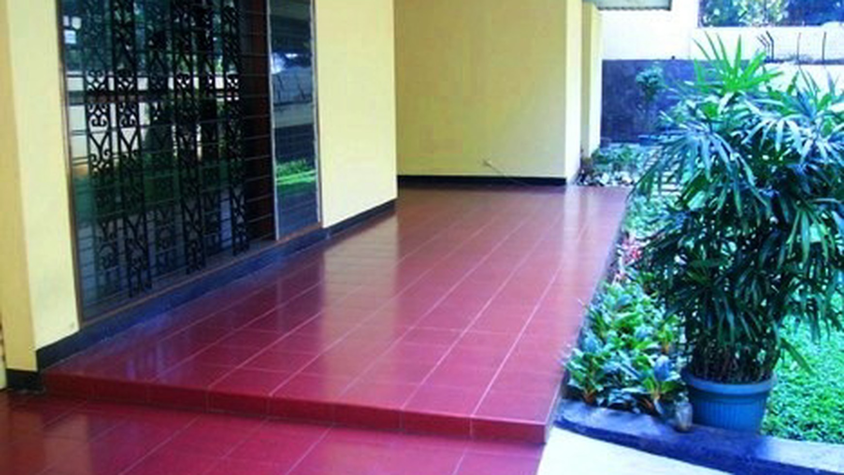 Nice Garden & Pool.... Classic Style....Close to Senayan/Sudirman