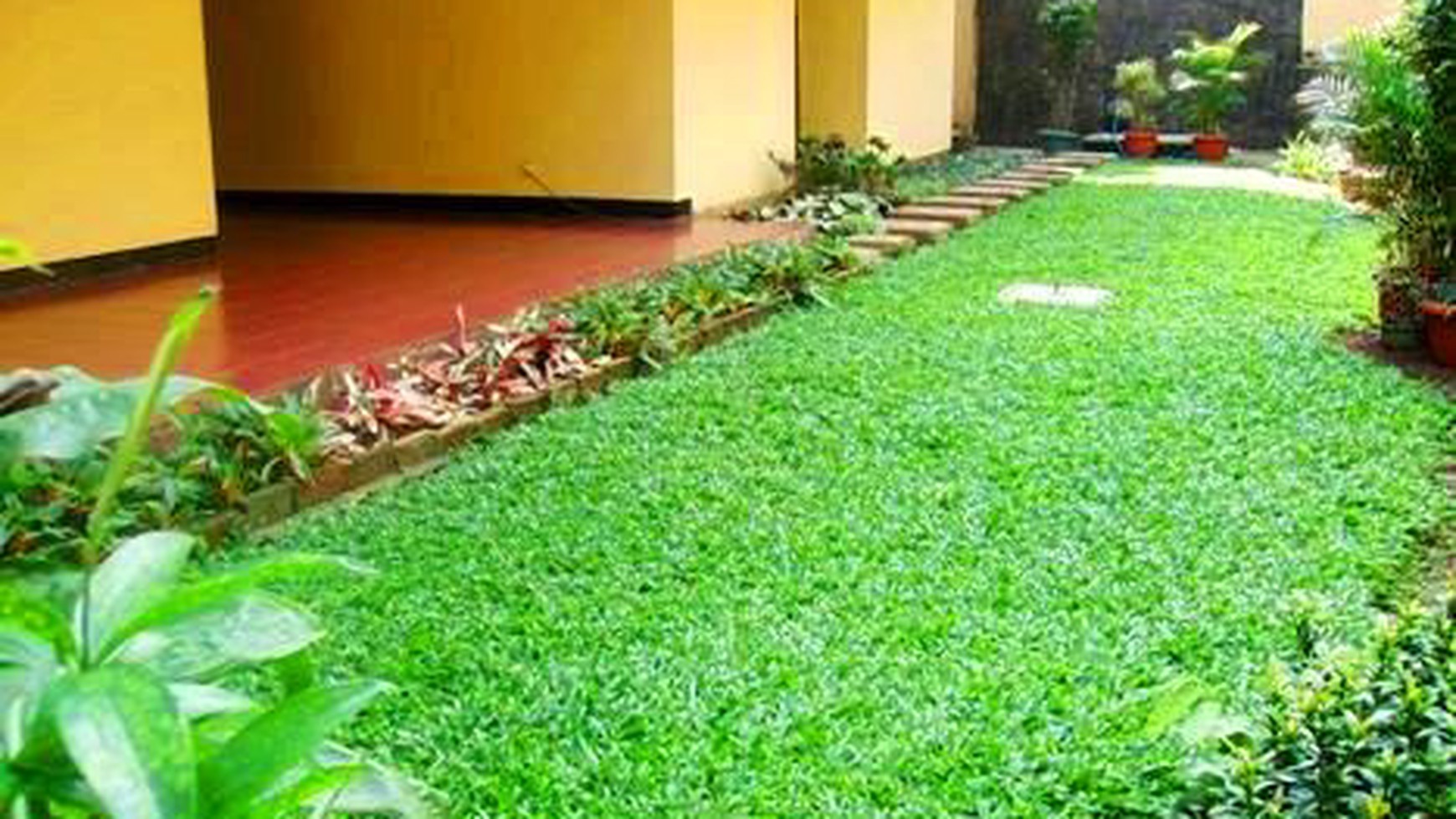 Nice Garden & Pool.... Classic Style....Close to Senayan/Sudirman