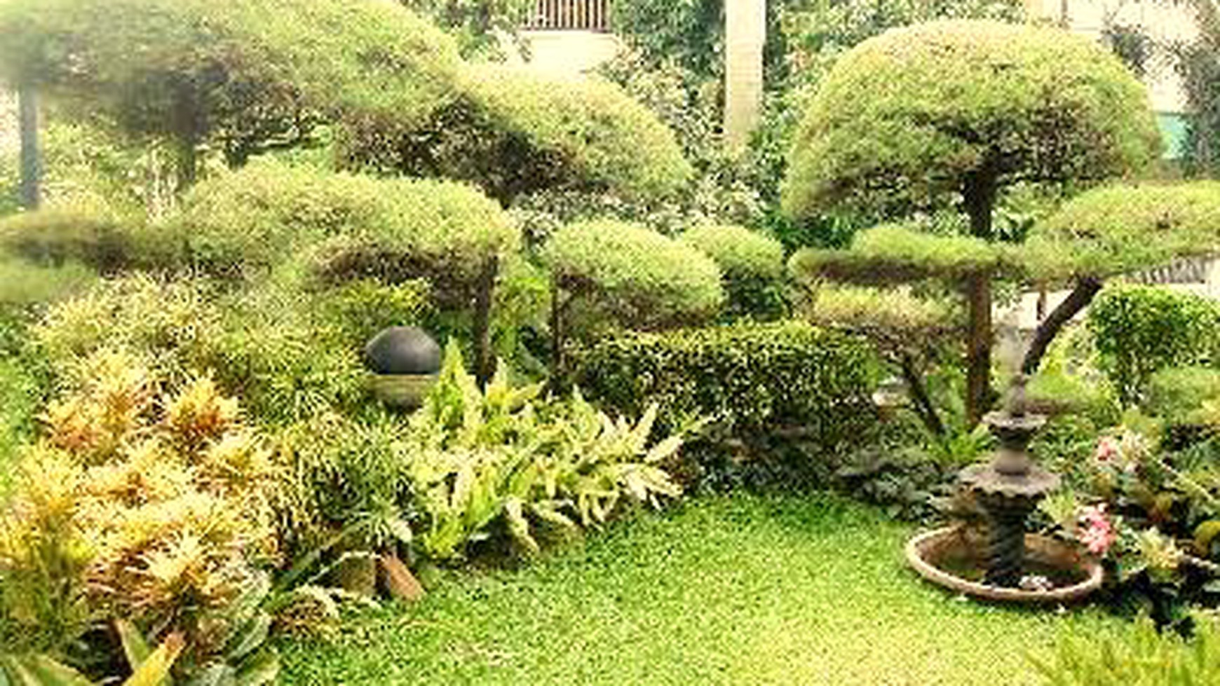 Nice House.. Semifurnish....Quiet area...Nice garden and pool....