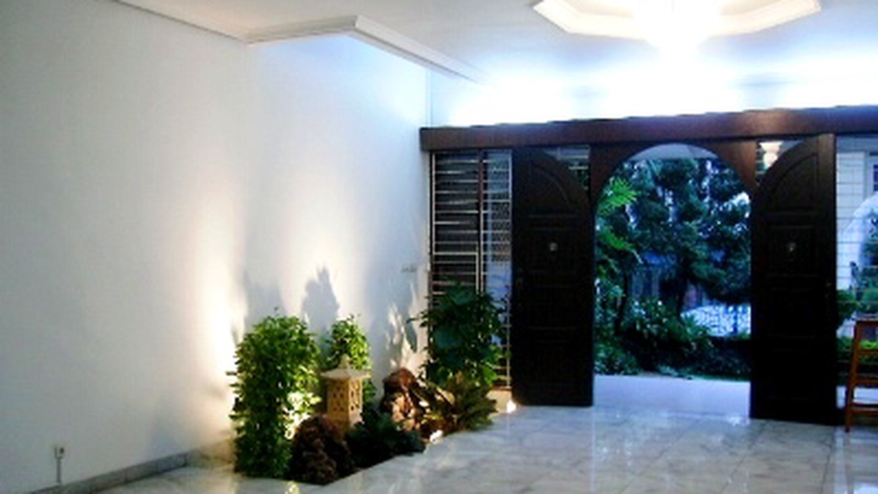 Nice House.. Semifurnish....Quiet area...Nice garden and pool....