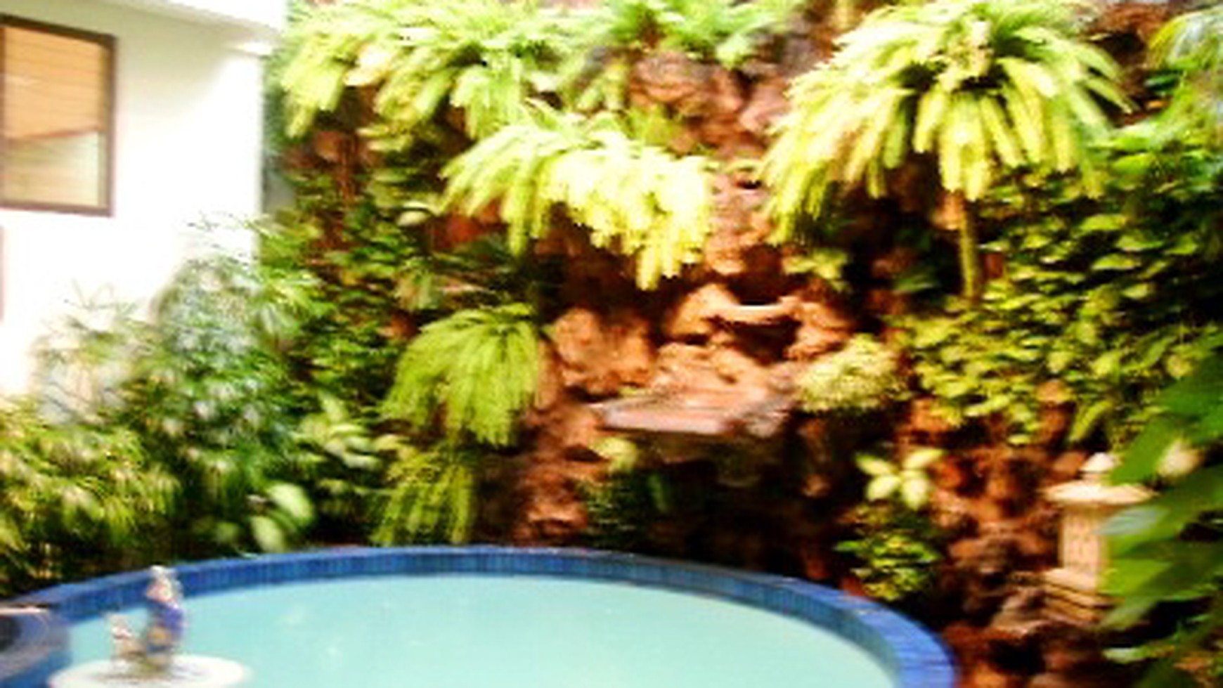 Nice House.. Semifurnish....Quiet area...Nice garden and pool....