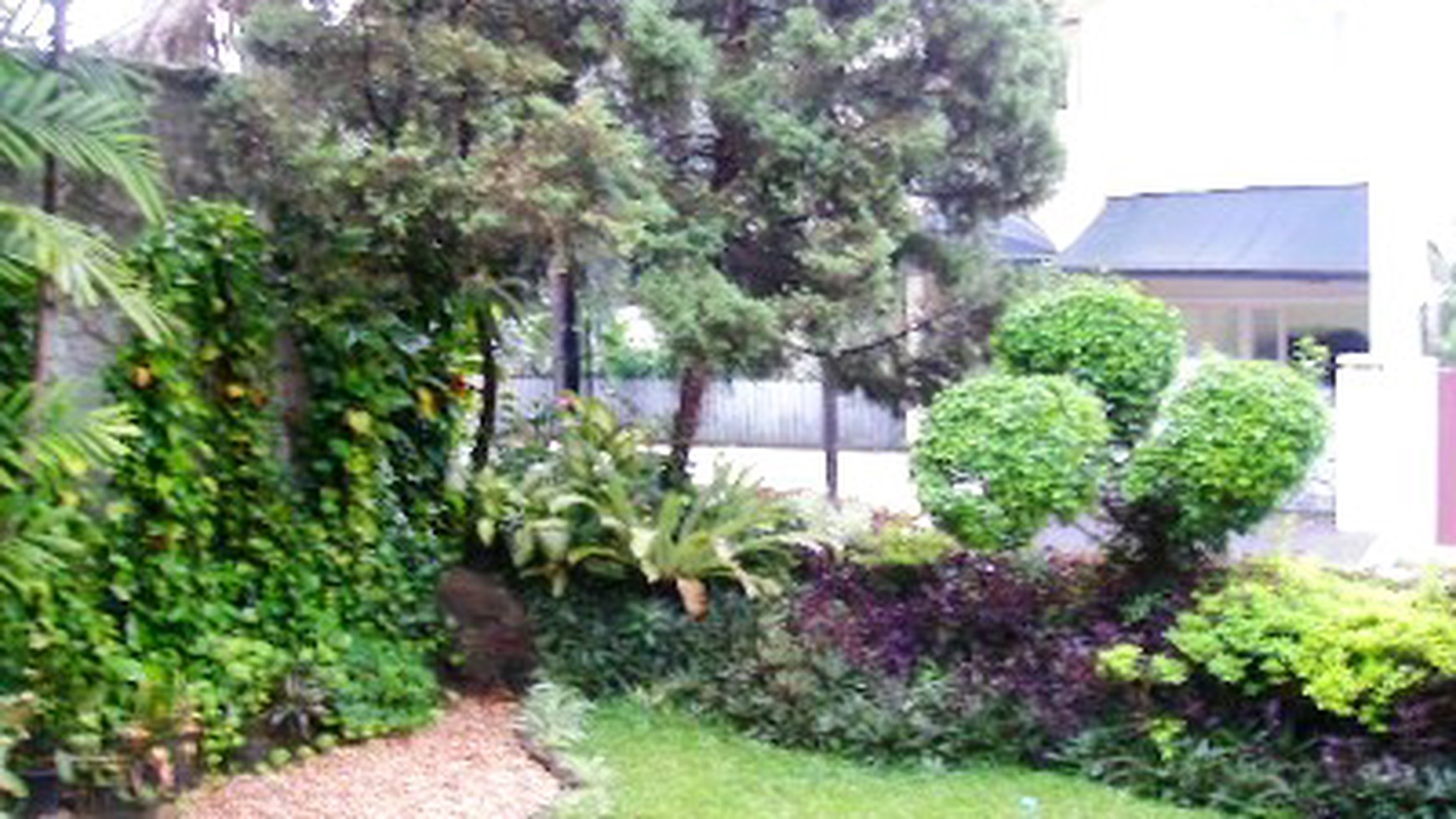 Nice House.. Semifurnish....Quiet area...Nice garden and pool....