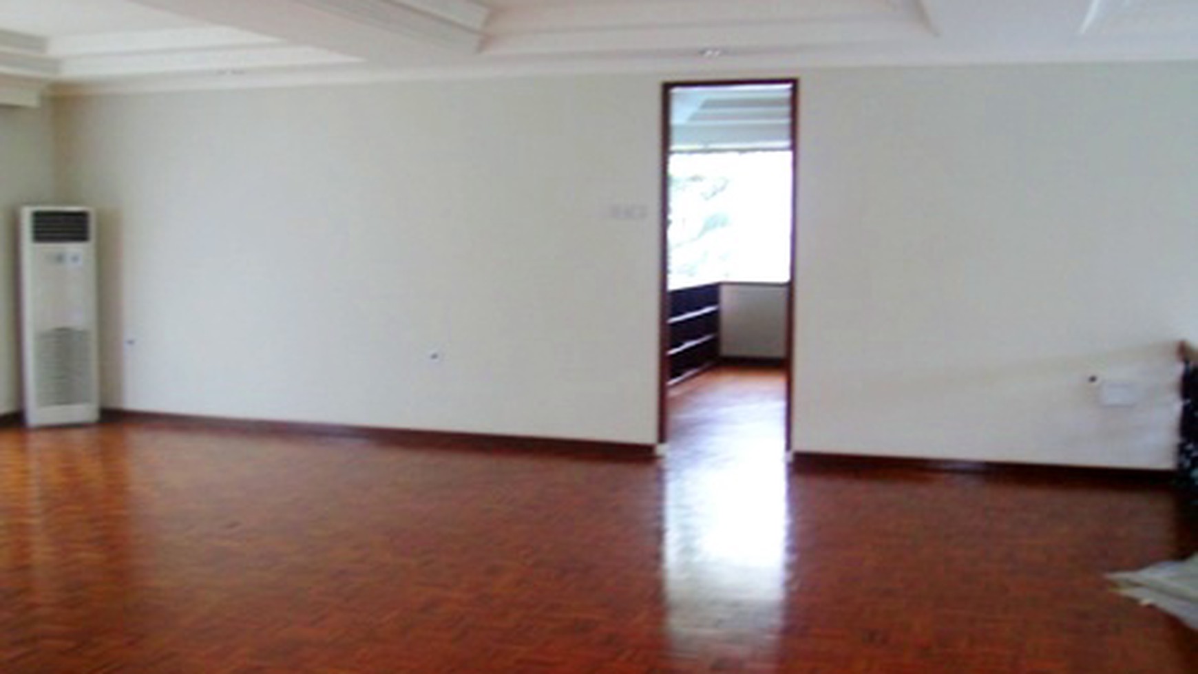 Quiet Area.. Big Garden & Pool...Close to Senayan/Sudirman.