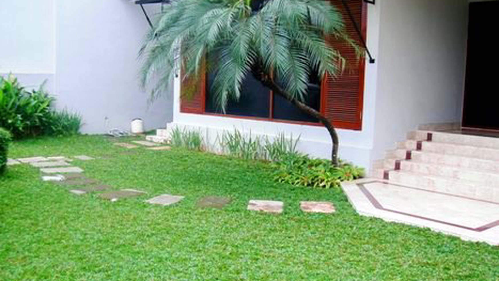 Quiet Area.. Big Garden & Pool...Close to Senayan/Sudirman.