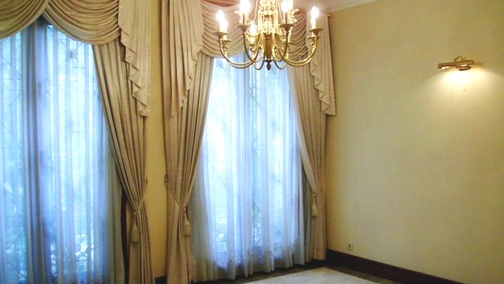 Very Nice House...Classic Style...Park View...Complete Facility....