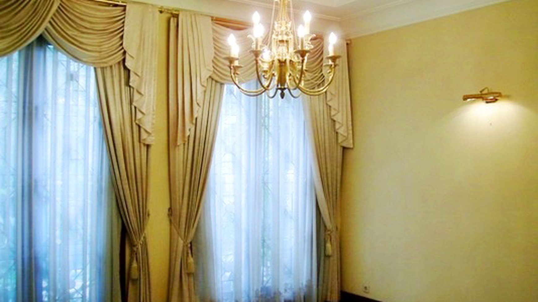 Very Nice House...Classic Style...Park View...Complete Facility....