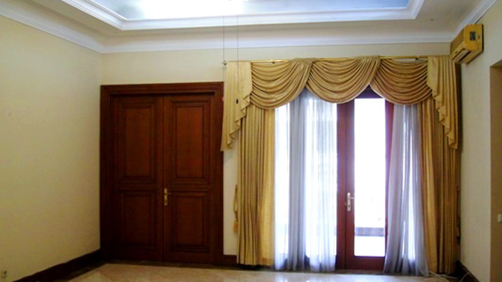 Very Nice House...Classic Style...Park View...Complete Facility....