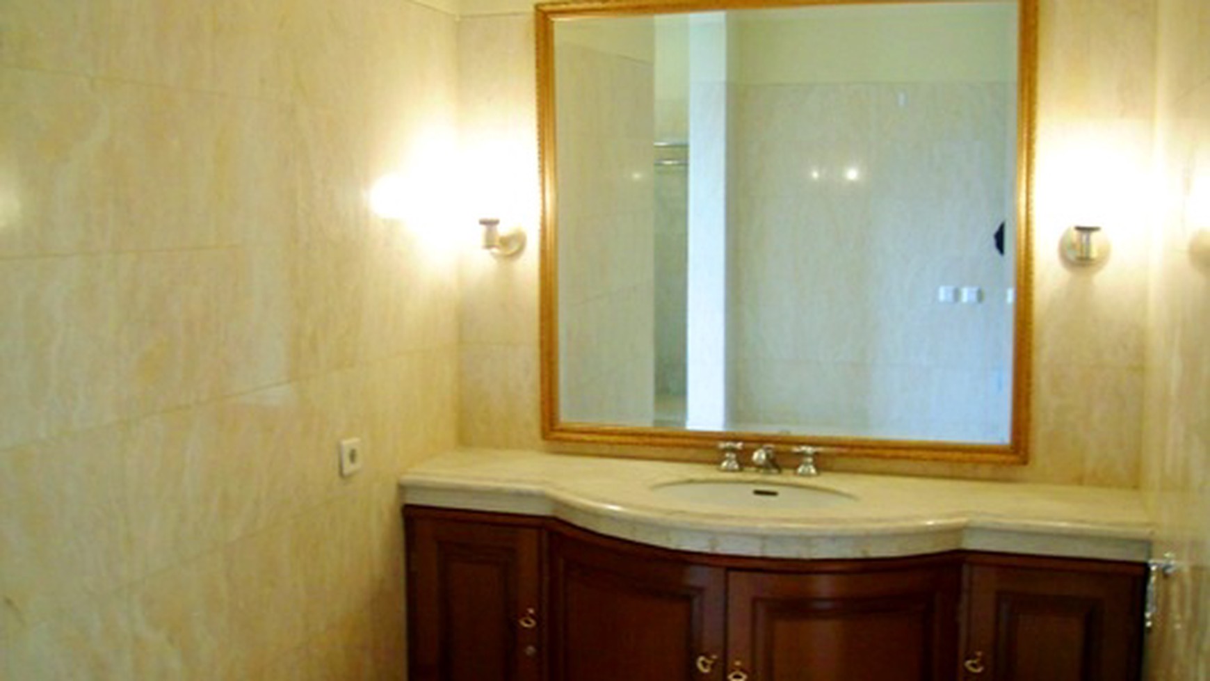 Very Nice House...Classic Style...Park View...Complete Facility....