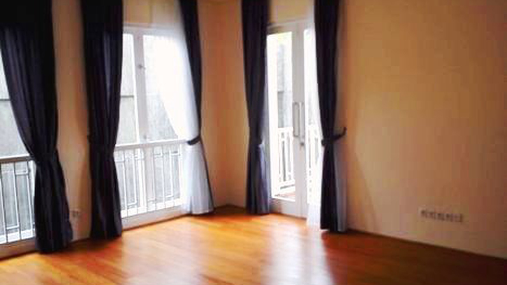 New House in the a Compound...Modern/Minimalist... NIce Garden & Pool..Close to JIS