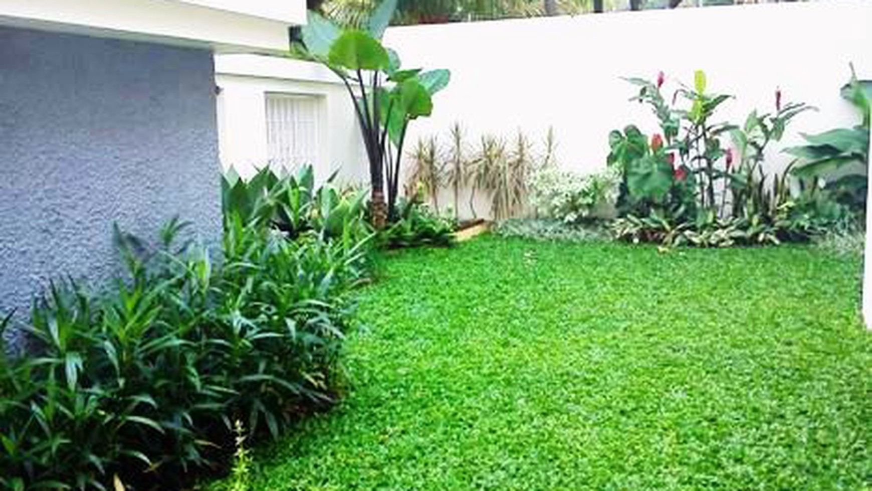 New House in the a Compound...Modern/Minimalist... NIce Garden & Pool..Close to JIS