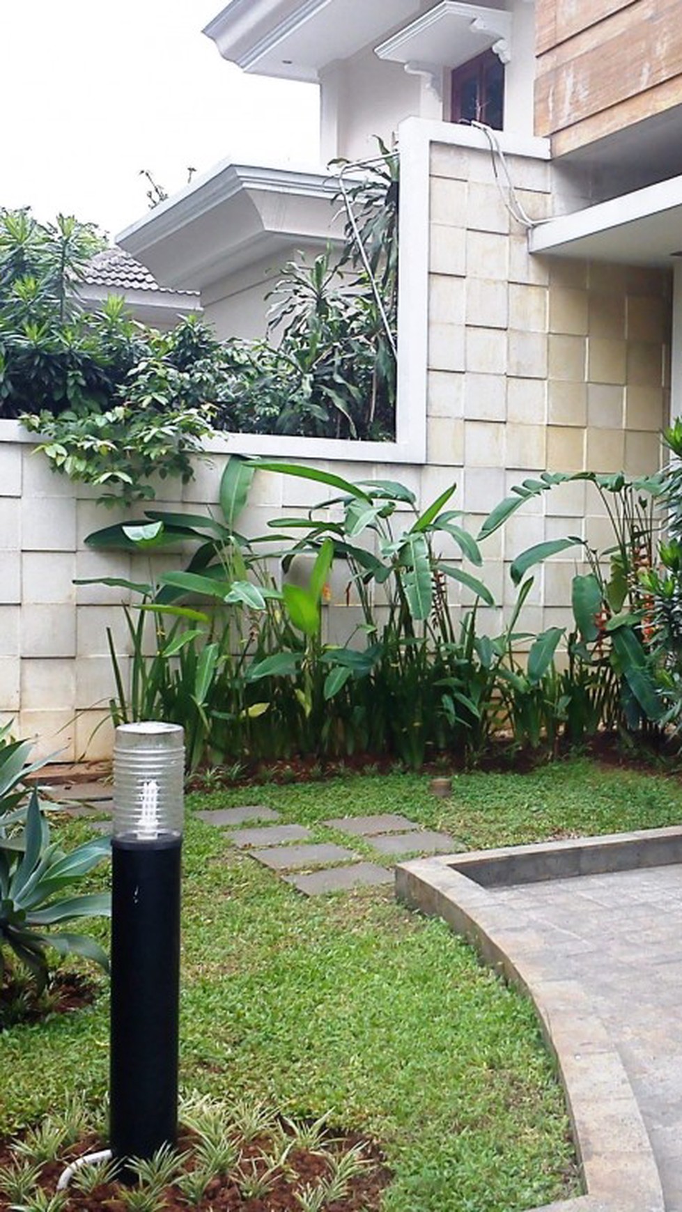 Very Nice House....Modern Style...Nice Garden & Pool... Quiet...Close to JIS..