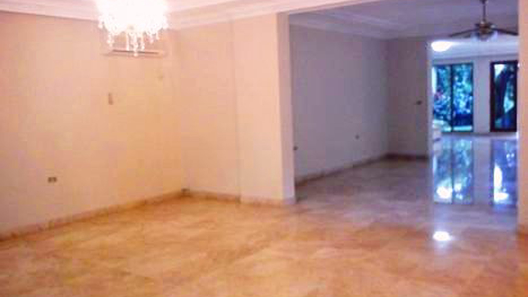 Classic...Big Garden....Big Pool....Quiat..Close to JIS..