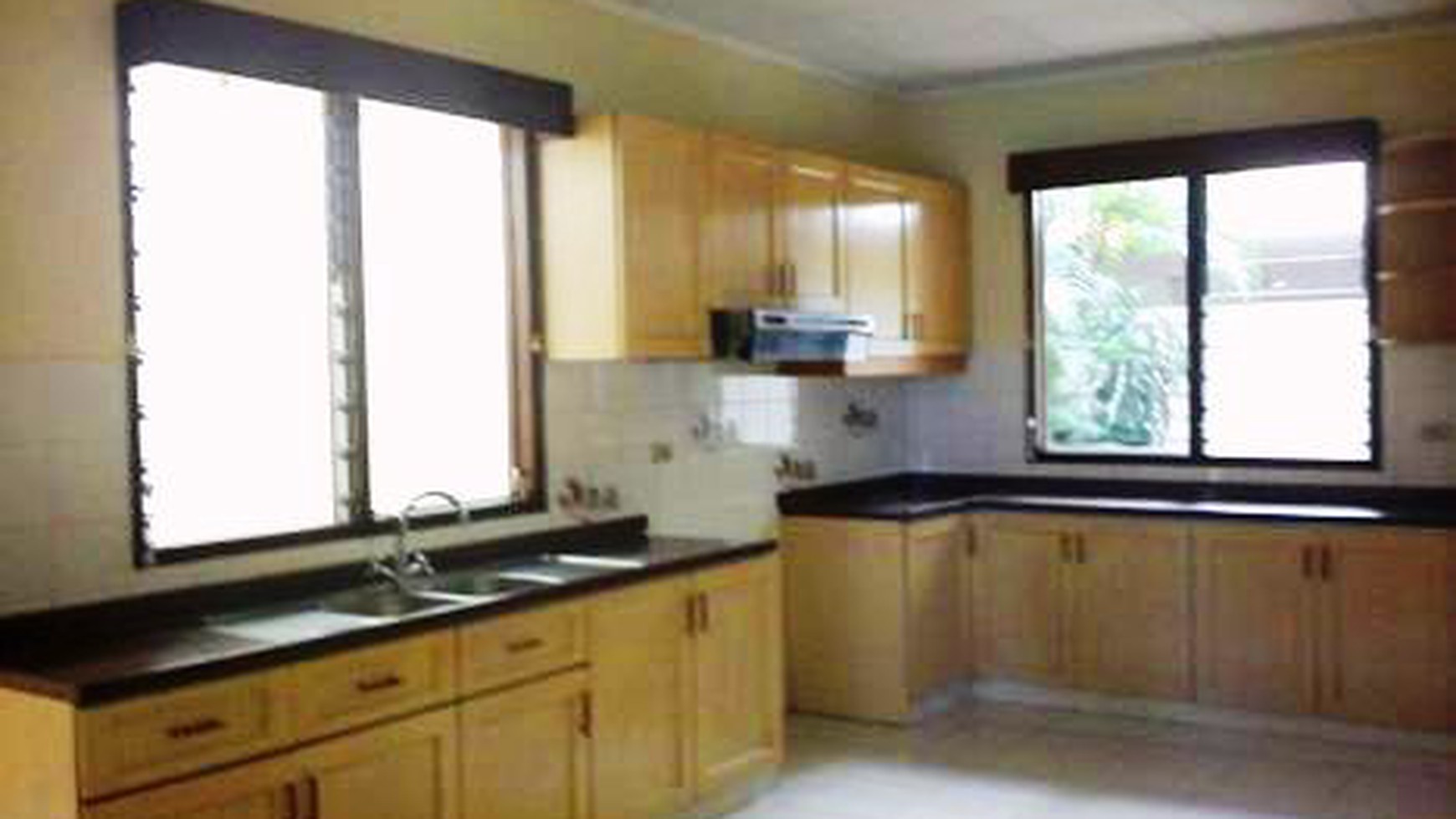 Classic...Big Garden....Big Pool....Quiat..Close to JIS..