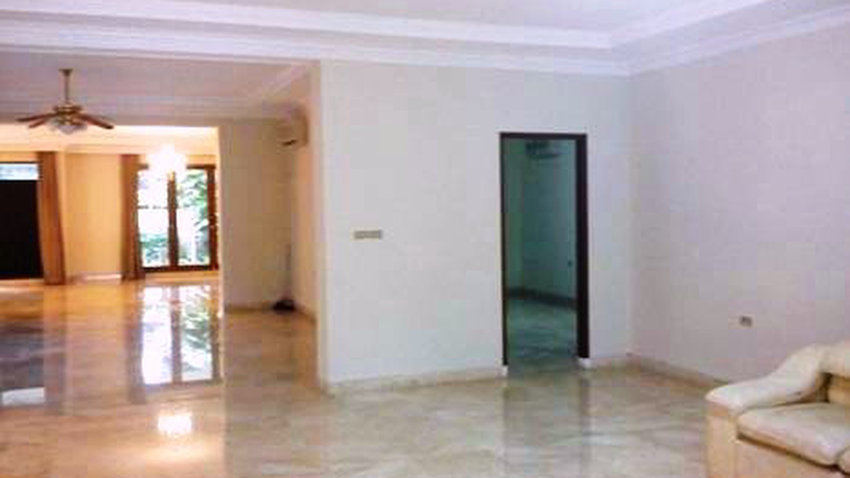 Classic...Big Garden....Big Pool....Quiat..Close to JIS..